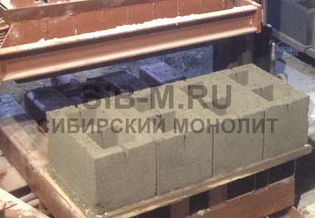 Вибропресс &quot;Монолит 4 блока&quot; для производства стеновых блоков.